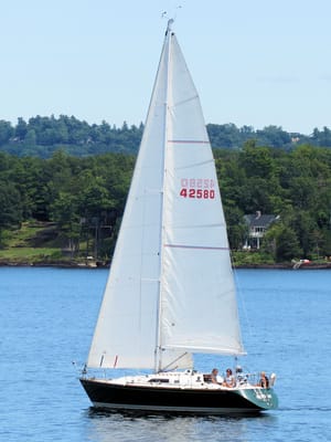sailing-on-lake-champlain-in-vermont